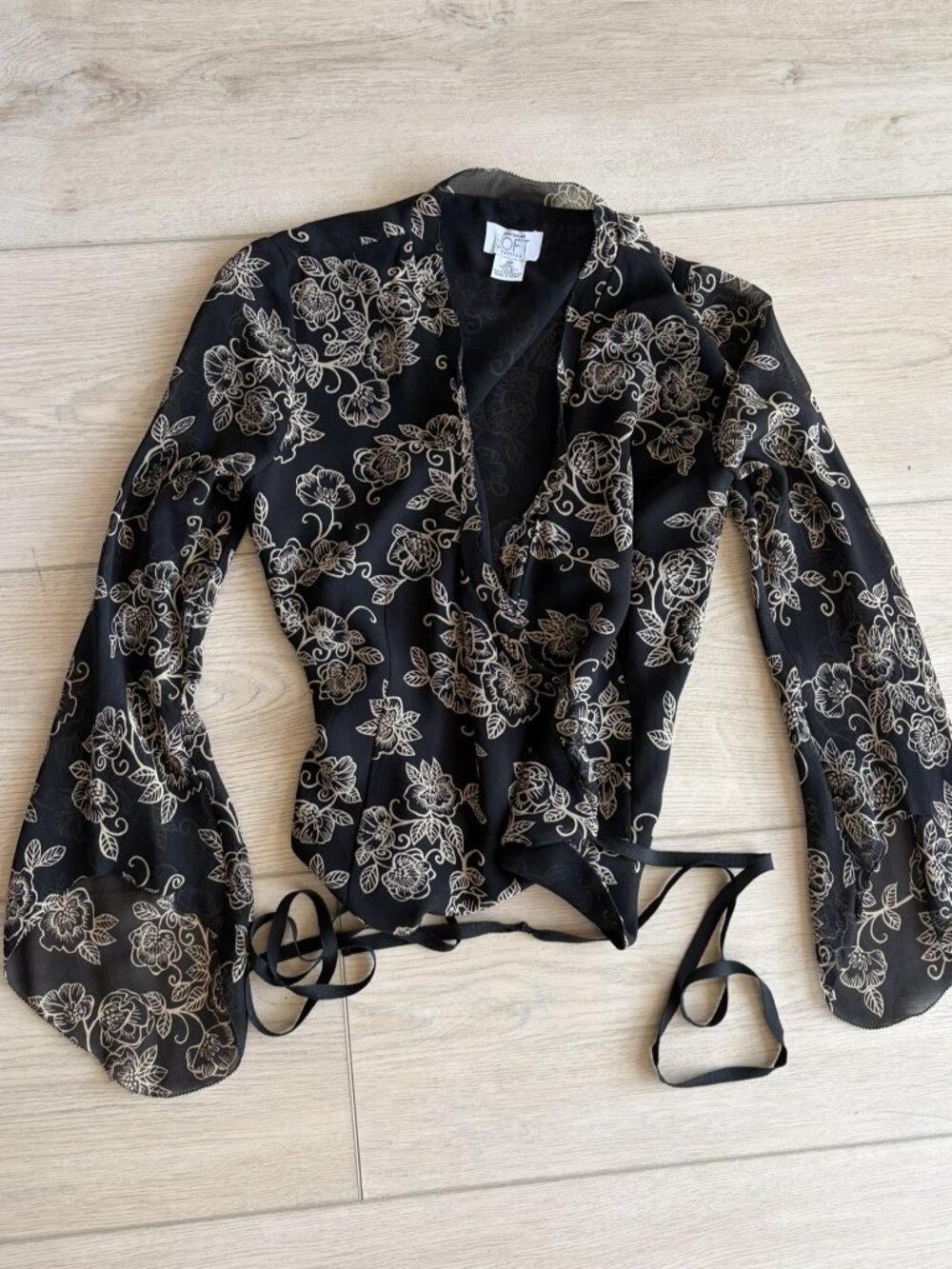 LOFT Size 4P 100% Silk Black Floral Print Long Sleeve Wrap Top Y2k